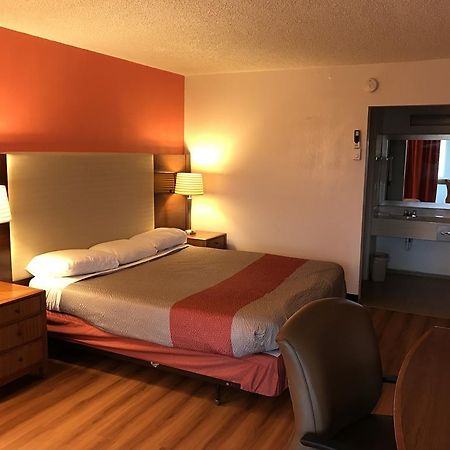 Regency Inn And Conference Center Clinton المظهر الخارجي الصورة