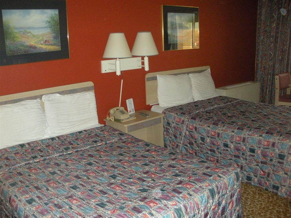 Regency Inn And Conference Center Clinton المظهر الخارجي الصورة