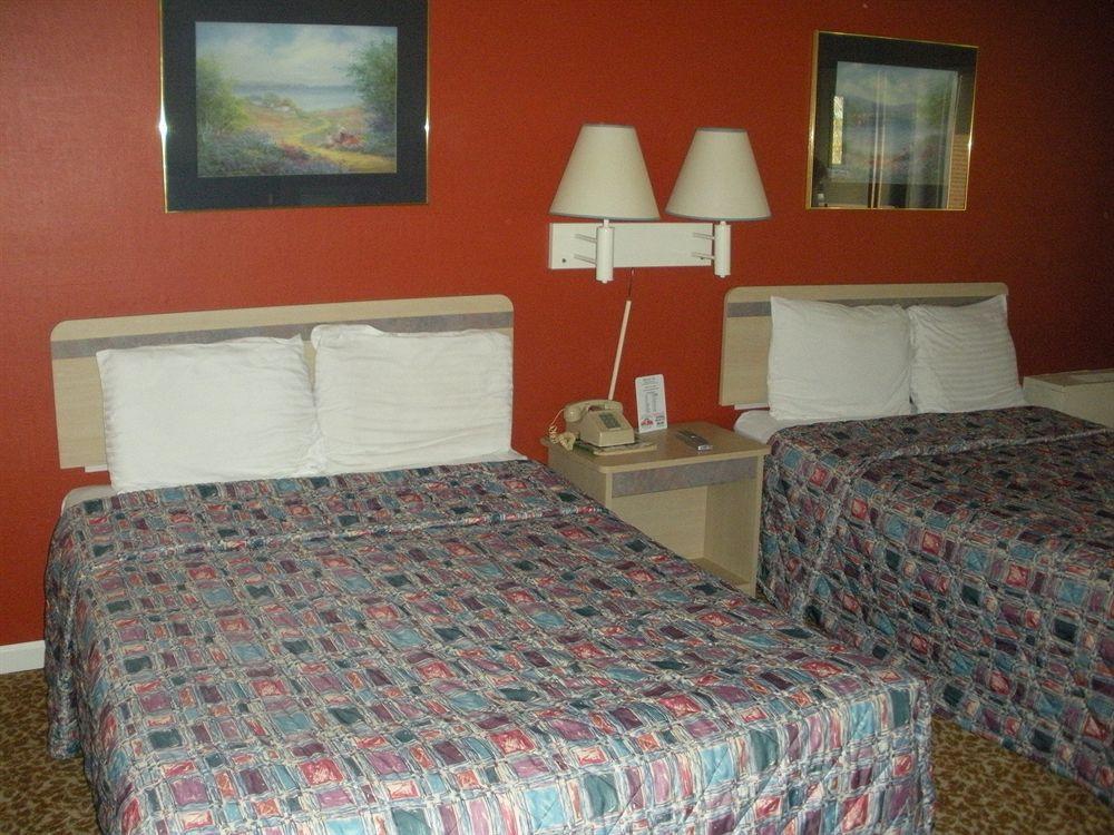 Regency Inn And Conference Center Clinton المظهر الخارجي الصورة