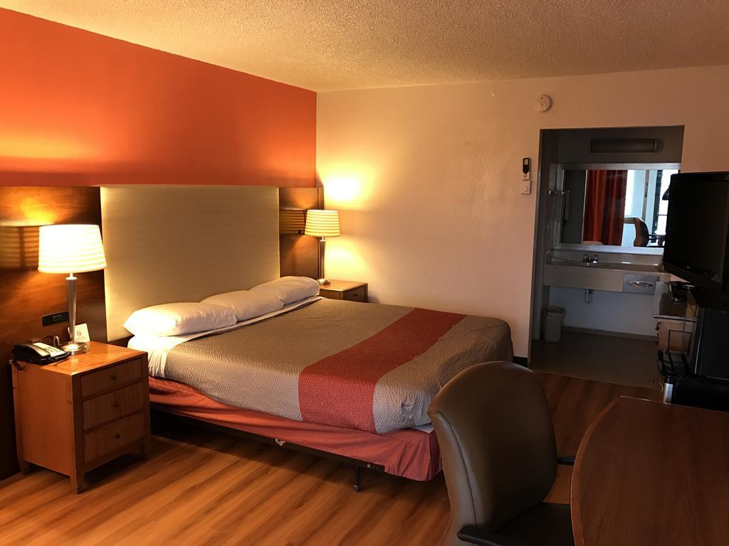 Regency Inn And Conference Center Clinton المظهر الخارجي الصورة