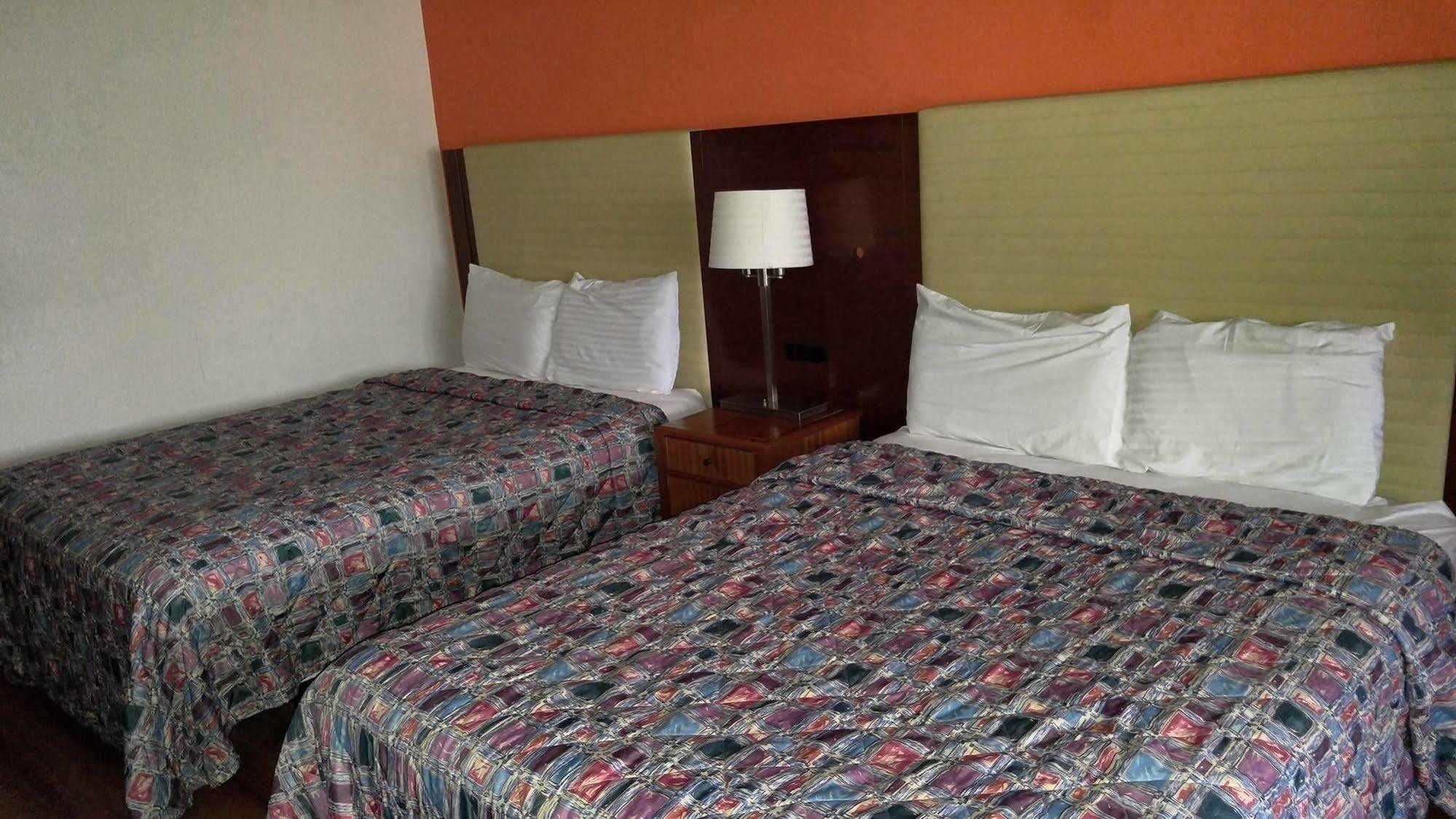 Regency Inn And Conference Center Clinton المظهر الخارجي الصورة